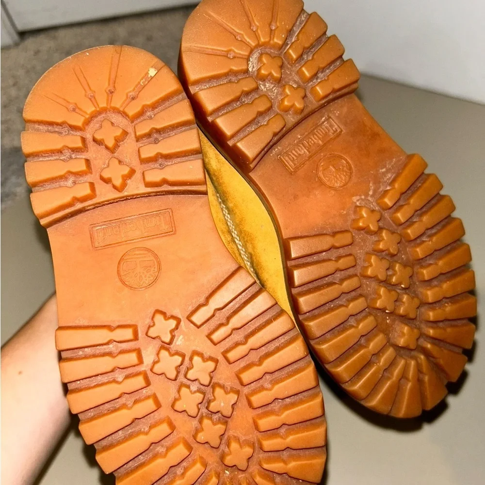 Kids Timberland boots size 9